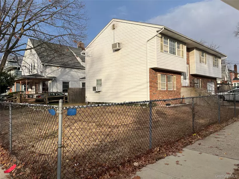 401 Dover, Westbury, NY 11590