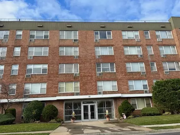 280 Guy Lombardo AVE #5G, Freeport, NY 11520