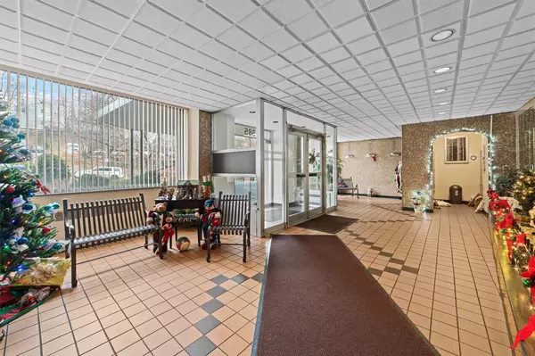 Yonkers, NY 10705,385 McLean Avenue ##9A