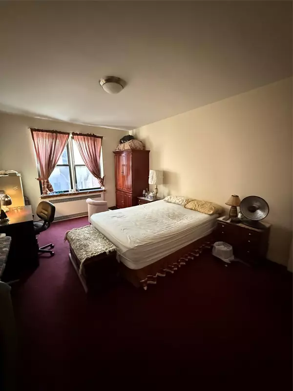Jackson Heights, NY 11372,35-35 75 #222