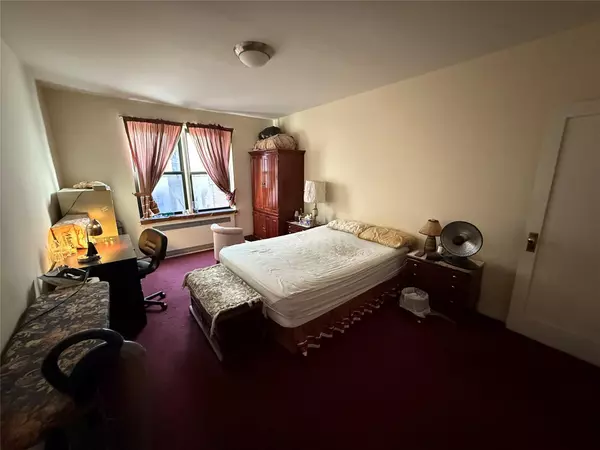 Jackson Heights, NY 11372,35-35 75 #222