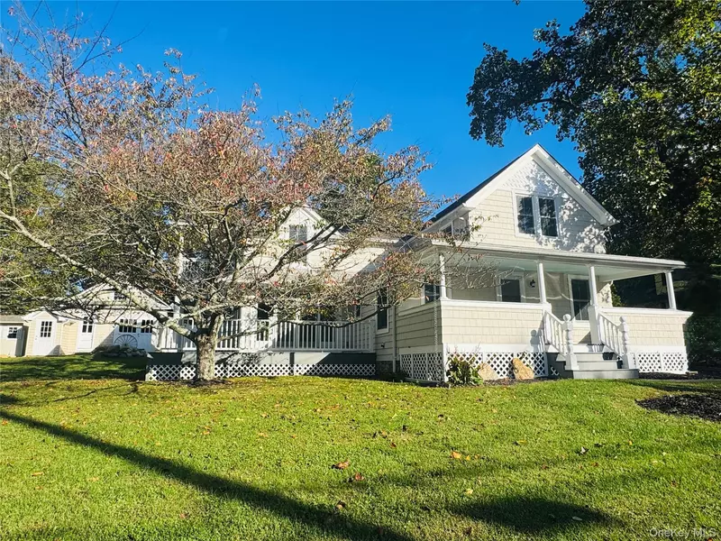 213 Maiden LN, Port Jefferson, NY 11777