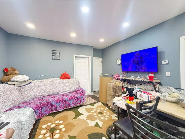 Jamaica, NY 11433,110-39 156th ST