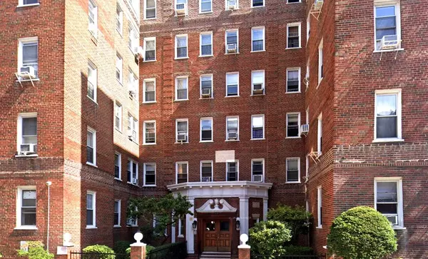 63-109 Saunders ST #B12, Rego Park, NY 11374