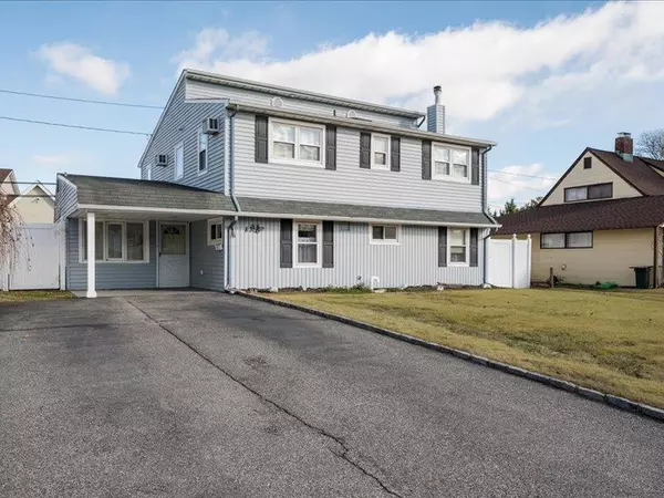 Westbury, NY 11590,83 Hardy LN