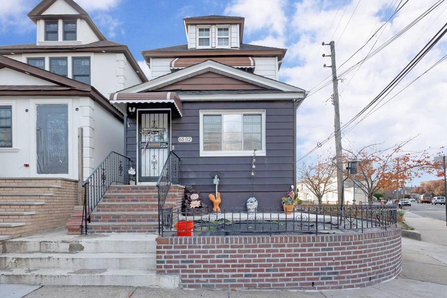 65-02 80 ST, Middle Village, NY 11379