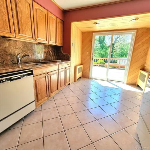 Seaford, NY 11783,3914 Jerusalem AVE