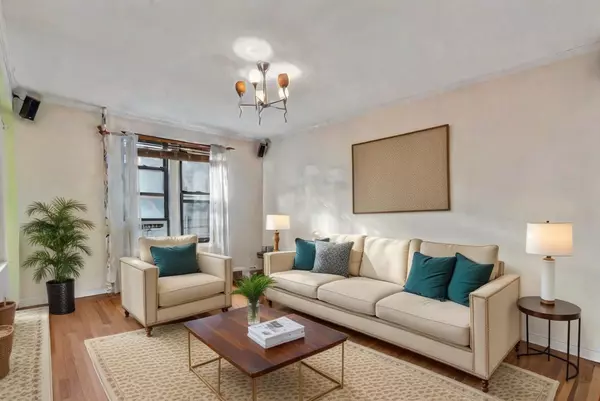 Kew Gardens, NY 11415,83-74 Talbot Street #3D