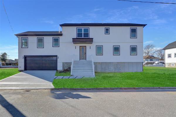 771 S 9th ST, Lindenhurst, NY 11757