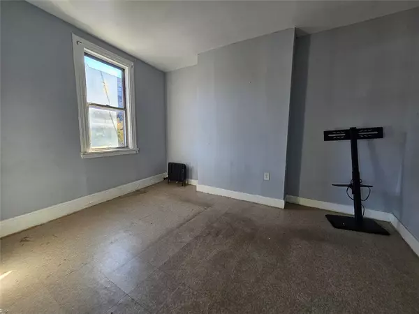 Bronx, NY 10458,398 E 201 ST #3