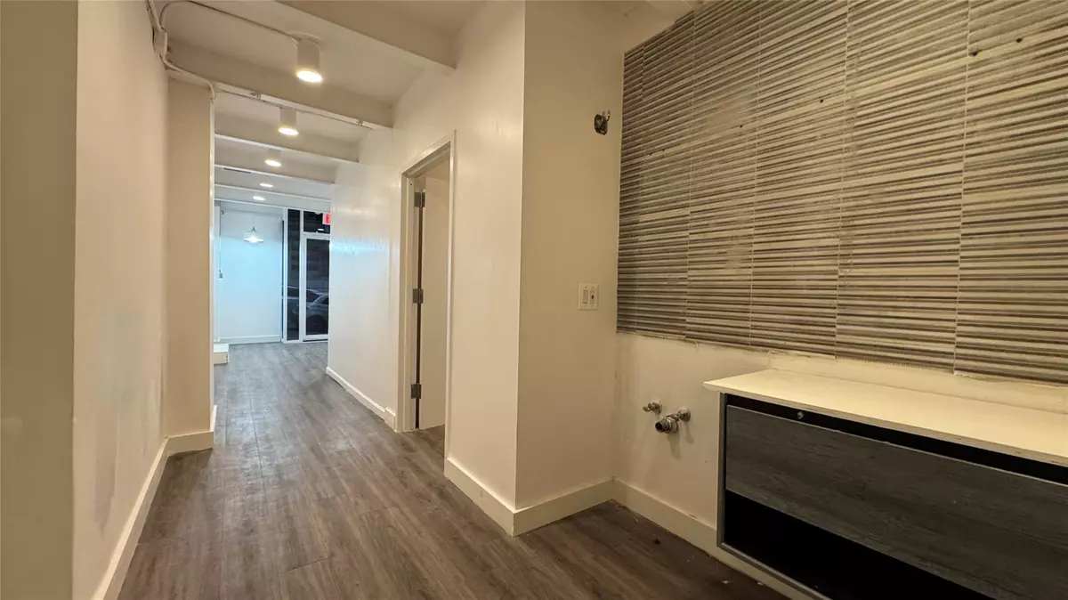 New York (manhattan), NY 10033,831 W 181 ST #A
