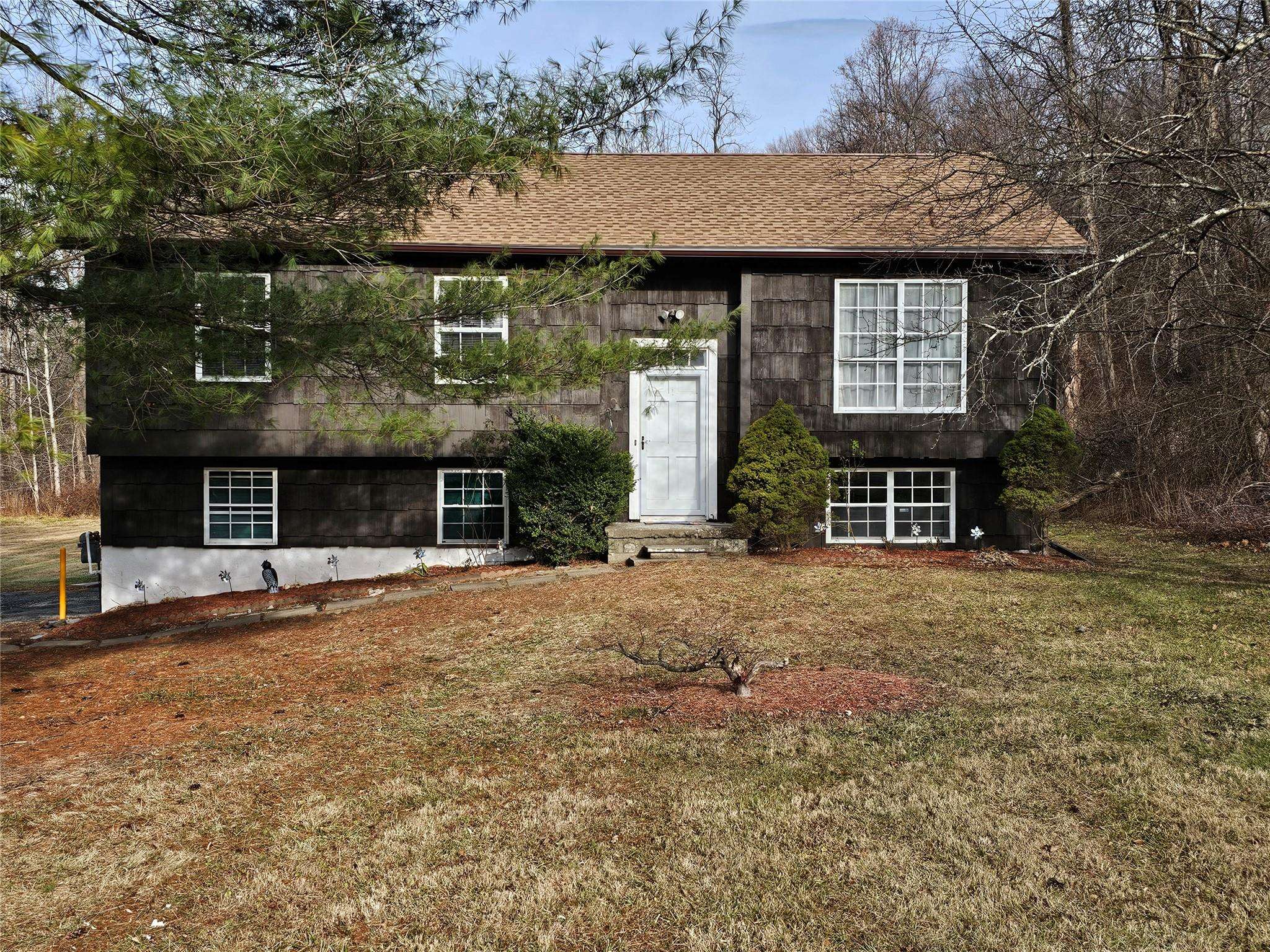 2 Kensington DR, Hopewell Junction, NY 12533