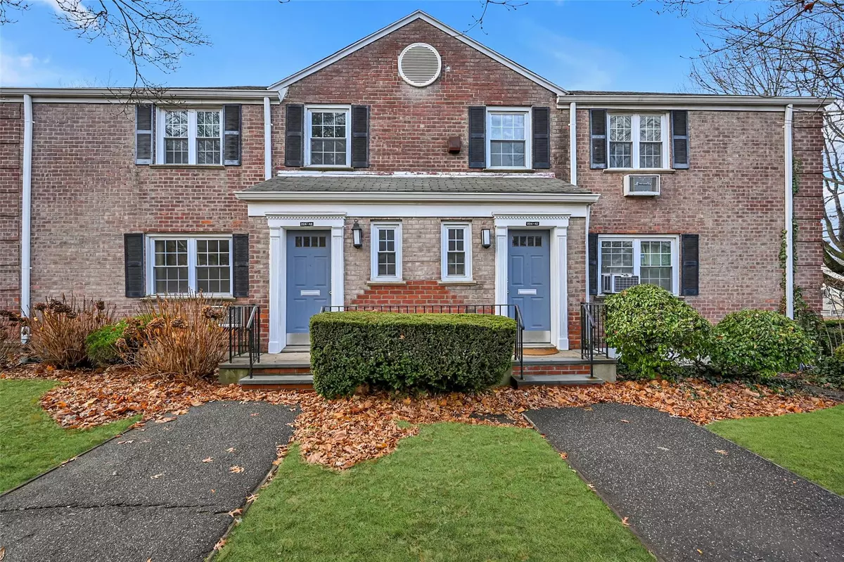 Oakland Gardens, NY 11364,224-44 Horace Harding EXPY #Lower/627