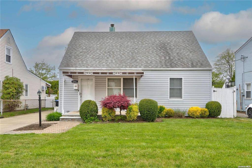 Hewlett, NY 11557,1252 Waverly