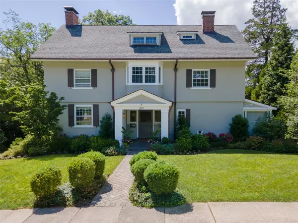 221 Corlies AVE, Pelham, NY 10803