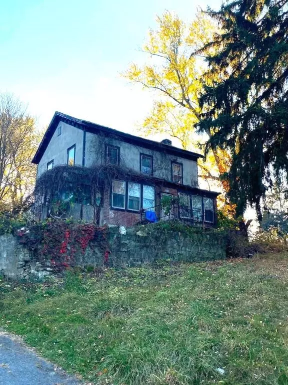 Poughkeepsie, NY 12603,236 Manchester RD