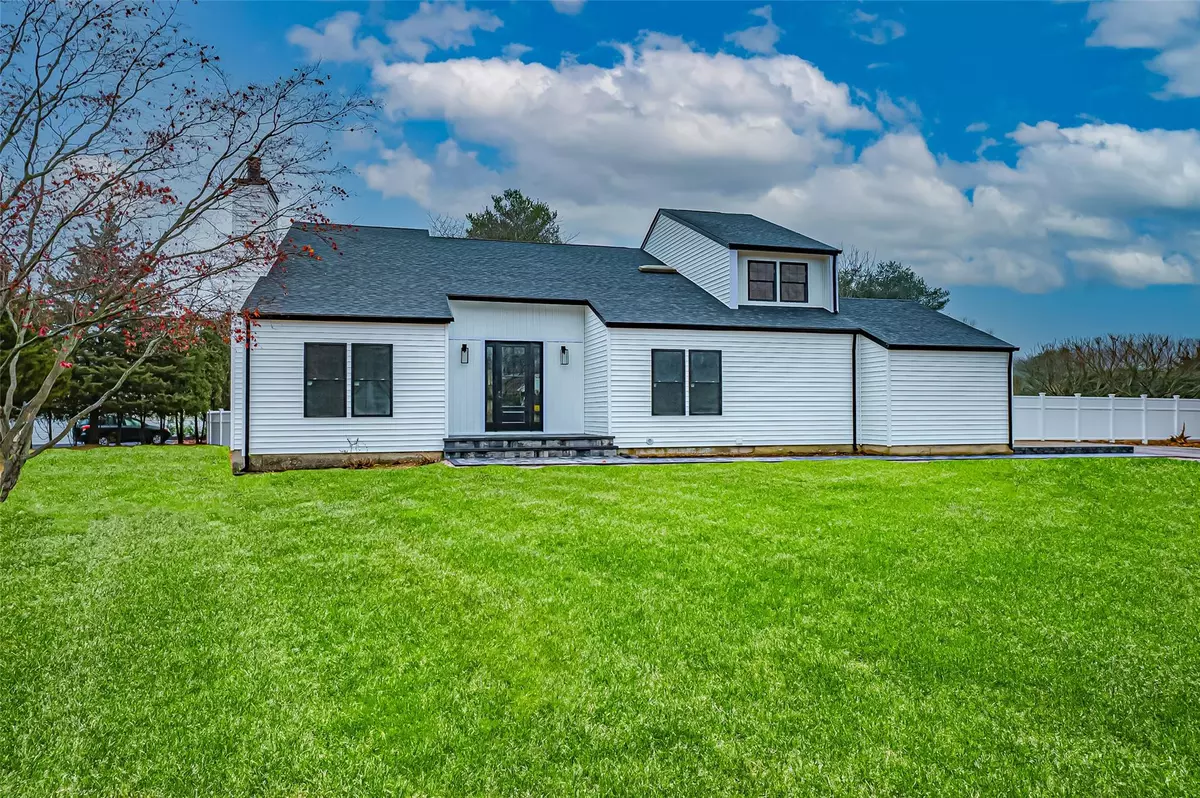 Saint James, NY 11780,8 Arrowood DR