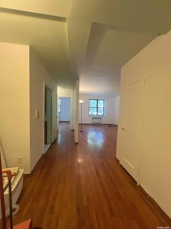 Flushing, NY 11354,29-14 139 ST #1A