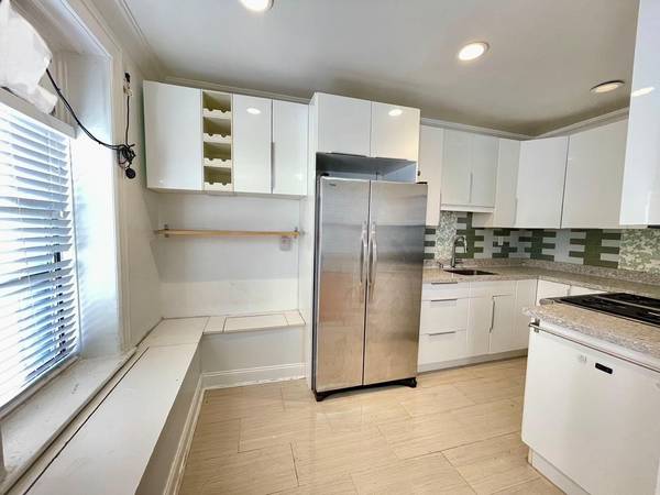 36-20 168 St #1E, Flushing, NY 11358