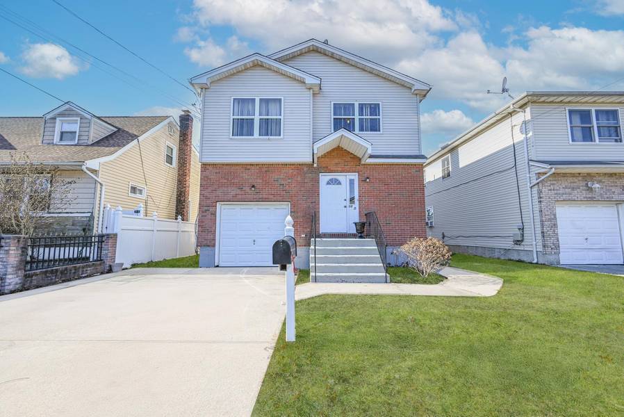1050 Mahopac RD, West Hempstead, NY 11552