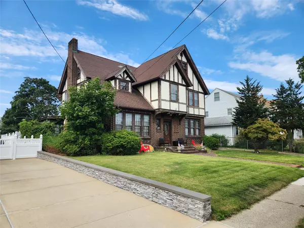 Lynbrook, NY 11563,27 2 ST