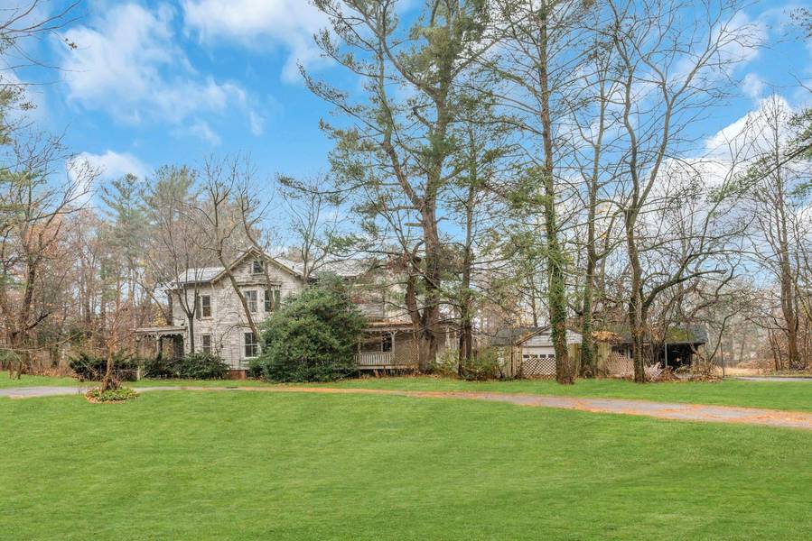 115 Duck Pond Road, Glen Cove, NY 11542