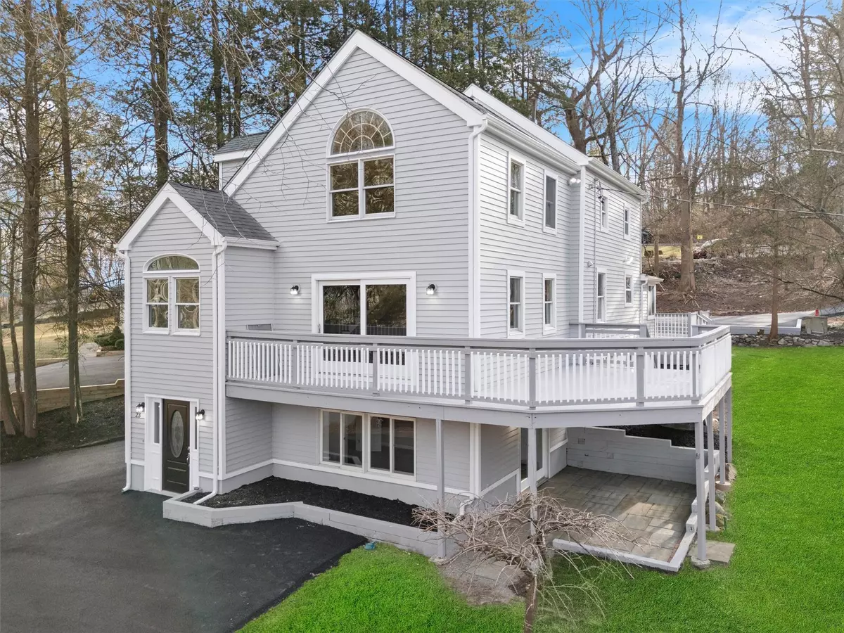 Mahopac, NY 10541,23 Myrtle DR