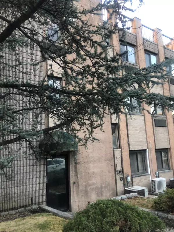 Little Neck, NY 11362,46-21 Little Neck Pkwy