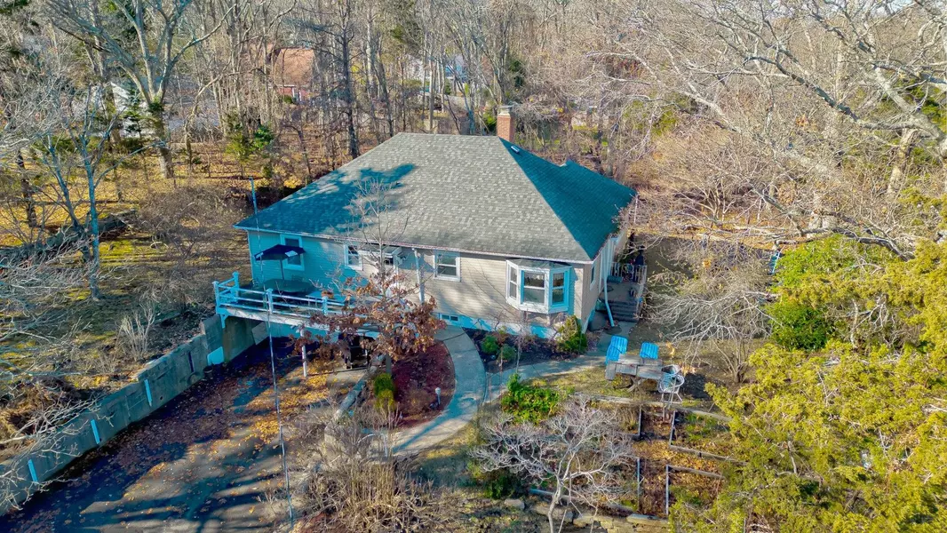 5 Valley RD, Sag Harbor, NY 11963