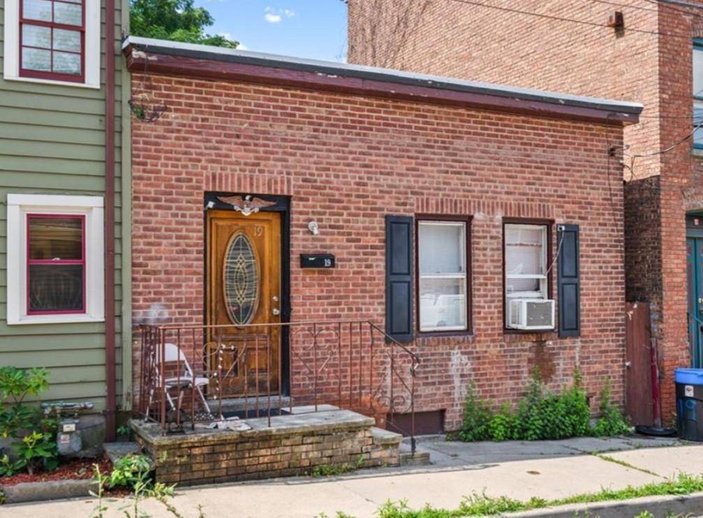 Newburgh, NY 12550,19 E Parmenter ST