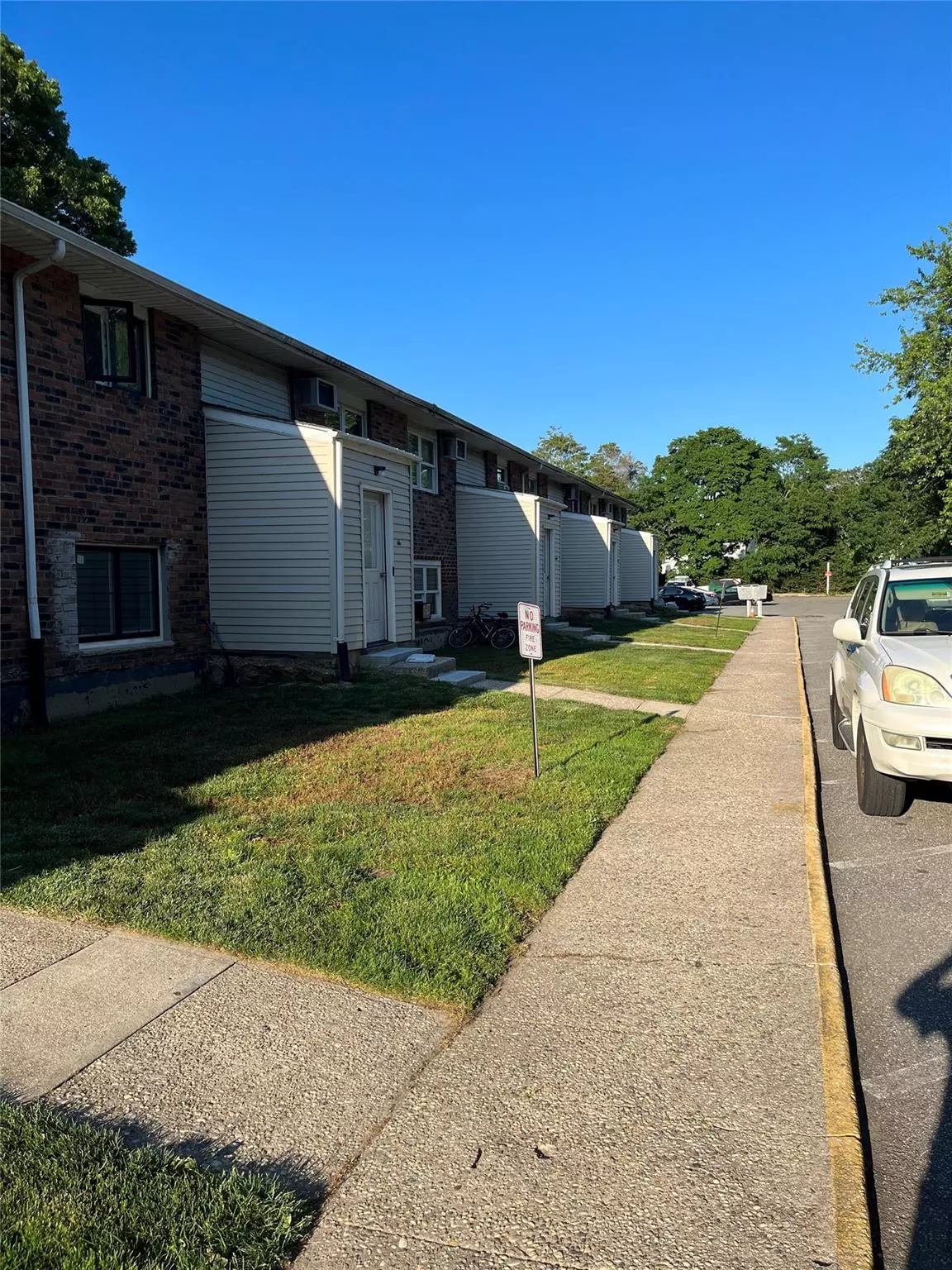 Westhampton Beach, NY 11978,62 Oak St #4B