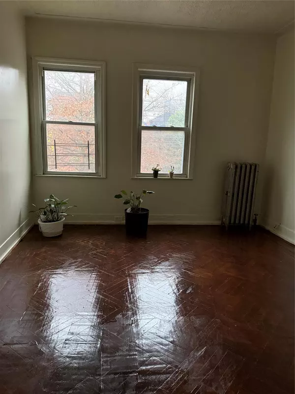 Brooklyn, NY 11208,739 Essex ST