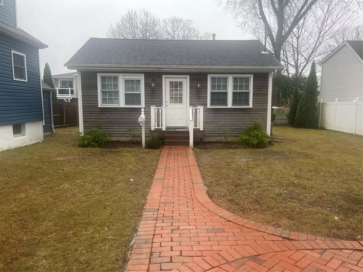 West Islip, NY 11795,214 Douglas Avenue #A