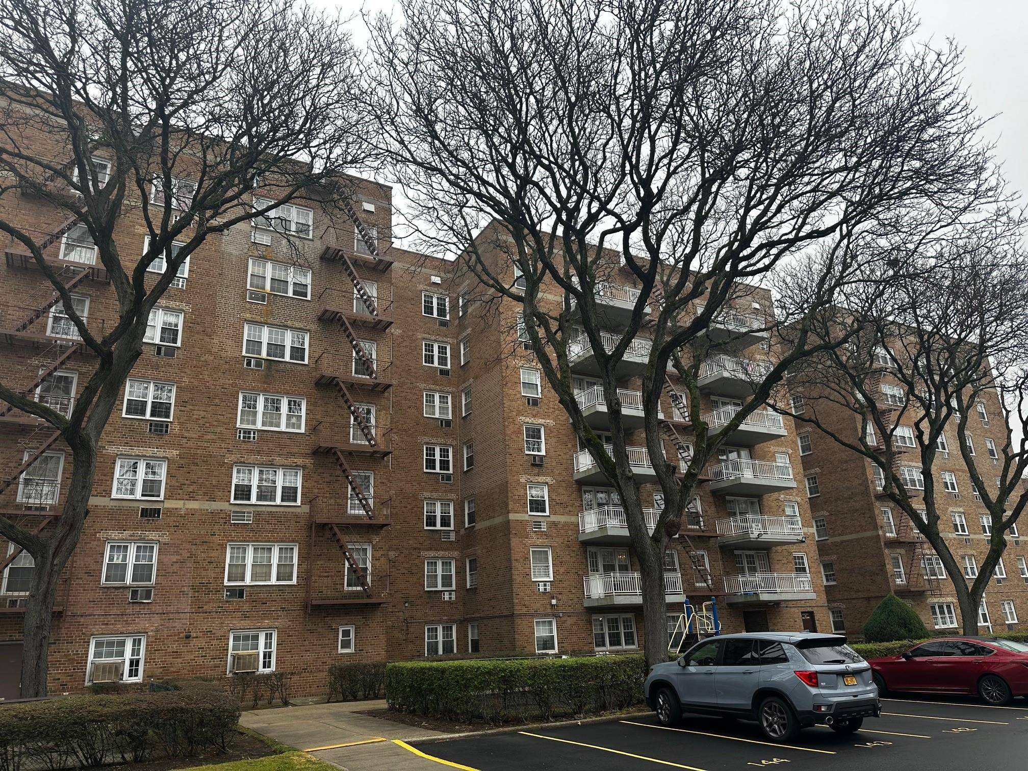 Howard Beach, NY 11414,149-30 88th ST #4A