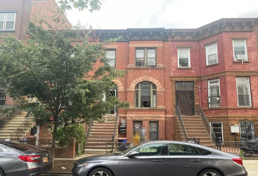 Brooklyn, NY 11233,638 Halsey ST