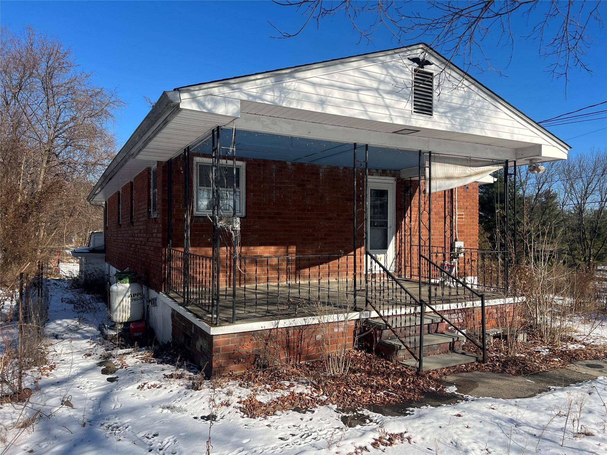 411 Vineyard AVE, Lloyd, NY 12528