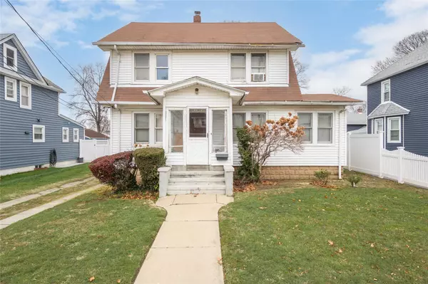 67 E Dean ST, Freeport, NY 11520