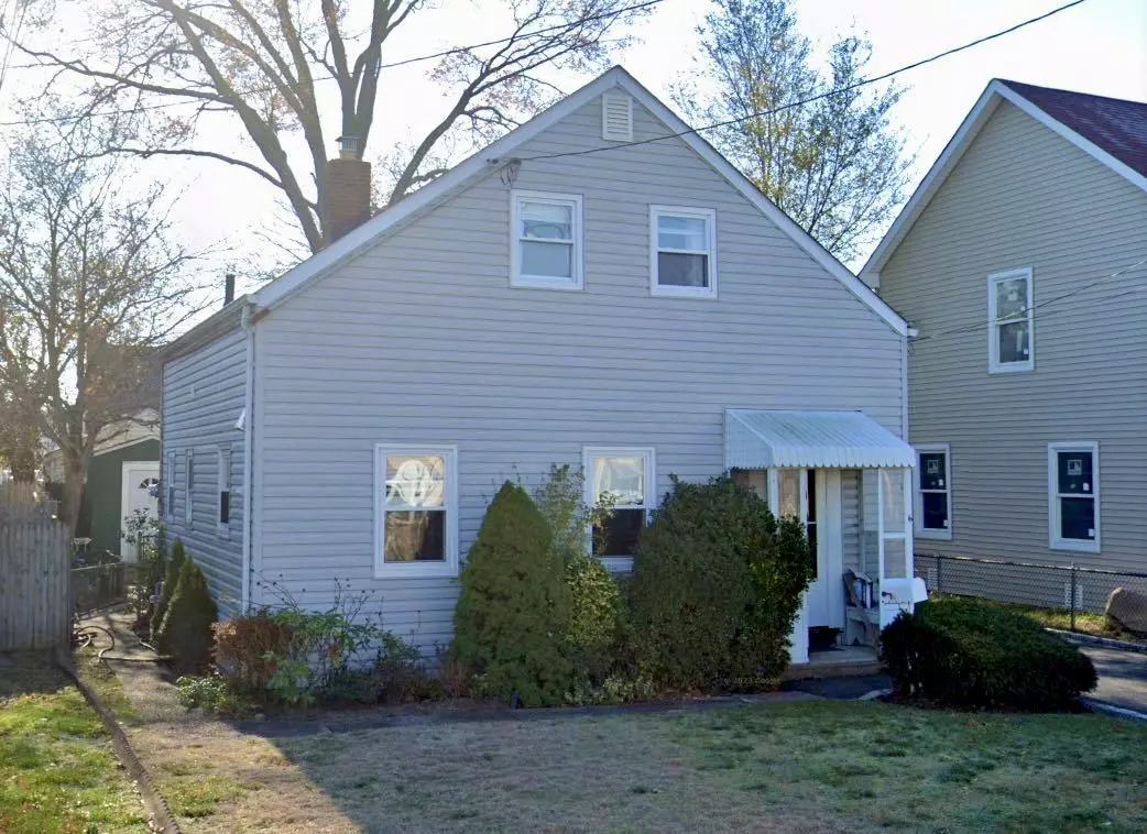 Valley Stream, NY 11581,6 Shine PL