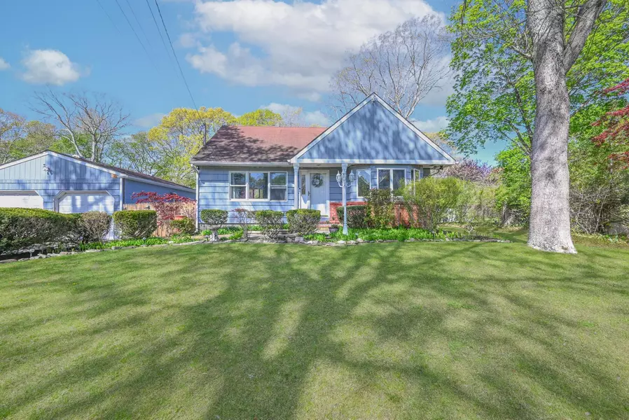 86 Abinet Ct, Selden, NY 11784