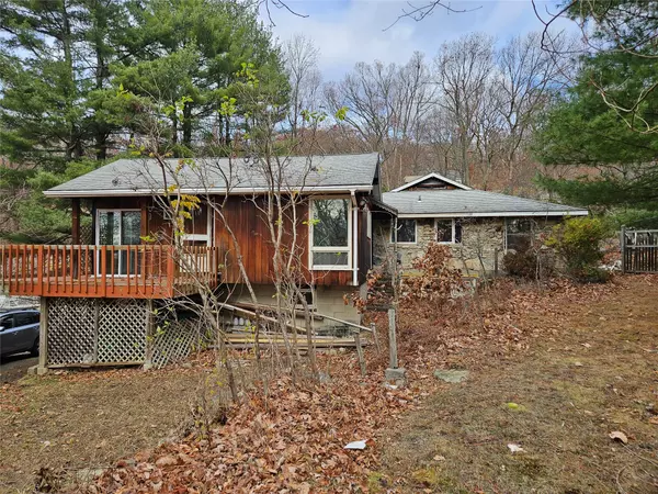 Garrison, NY 10524,34 Mountain DR