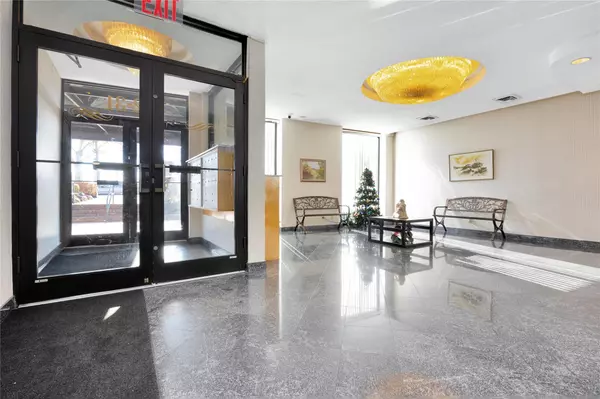 Middle Village, NY 11379,72-29 Metropolitan AVE #3D