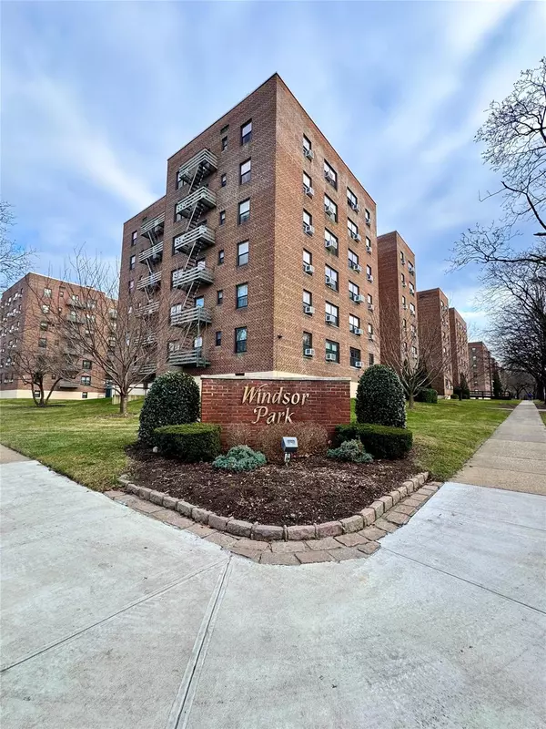 Oakland Gardens, NY 11364,212-08 75th AVE #5C