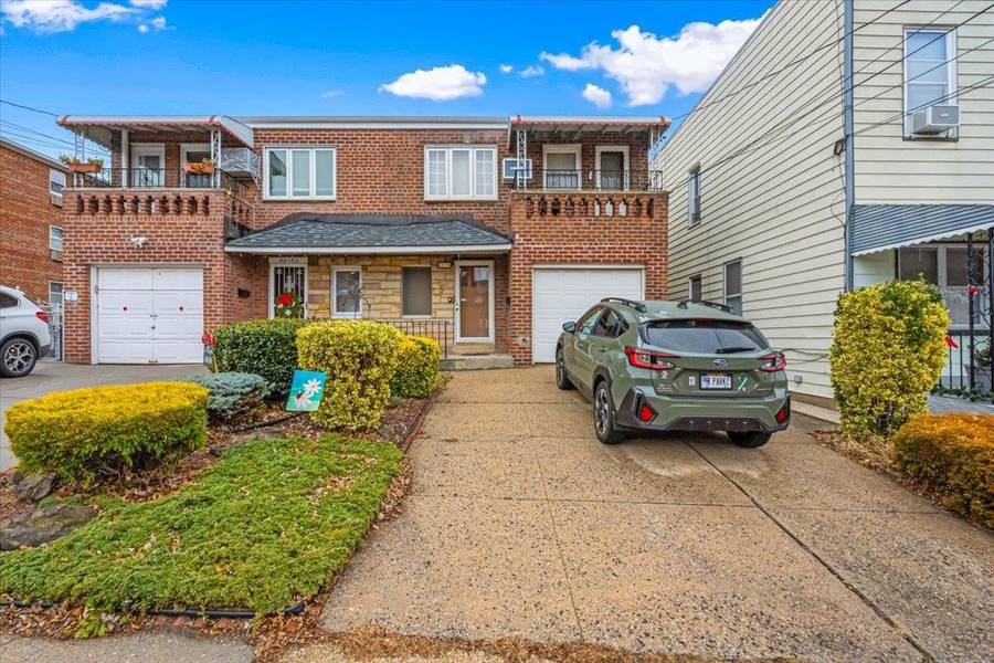 52-30 69th PL, Maspeth, NY 11378