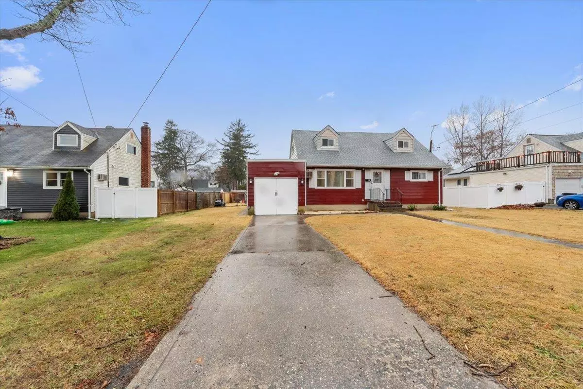 Ronkonkoma, NY 11779,42 Ackerly LN