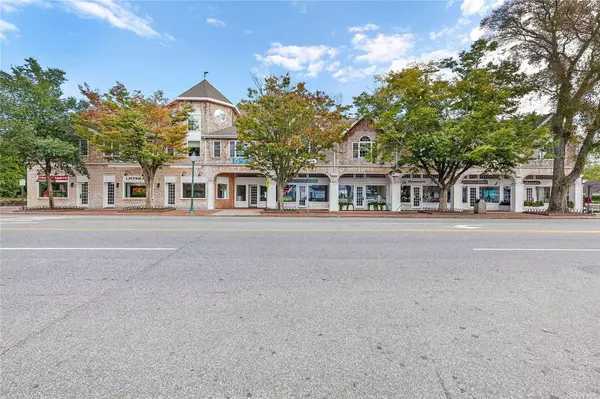 East Hampton, NY 11937,66 Newtown LN #8