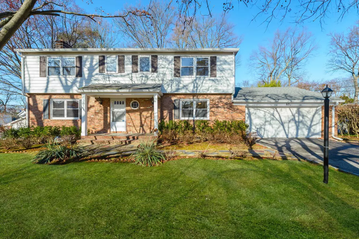 Glen Cove, NY 11542,62 Saint Andrews LN