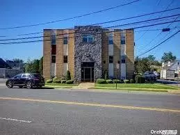 Massapequa, NY 11758,196 Hamilton AVE #2