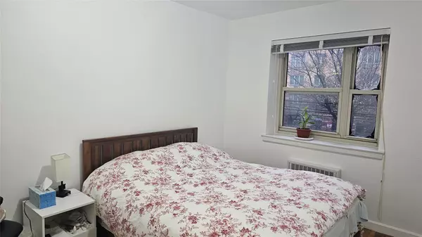 Flushing, NY 11355,44-69 Kissena BLVD #2P