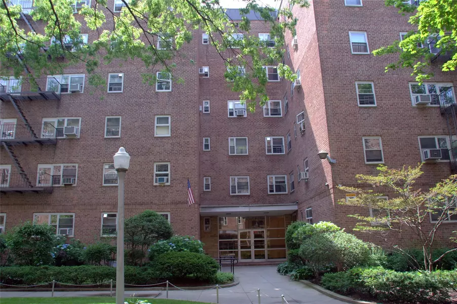 44-69 Kissena BLVD #2P, Flushing, NY 11355