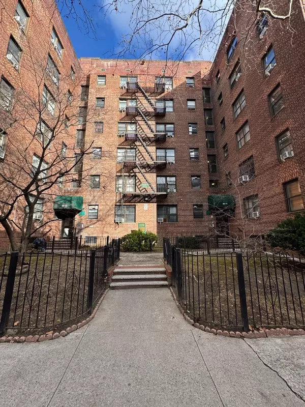 44-11 MacNish ST #2F, Elmhurst, NY 11373